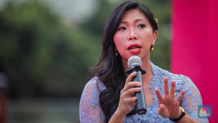 Direktur Utama Injourney, Maya Watono menyampaikan paparan dalam acara Top Women Fest CNBC Indonesia 2025 di Anjungan Sarinah, Jakarta, Sabtu (24/5/2025). (CNBC Indonesia/Faisal Rahman)