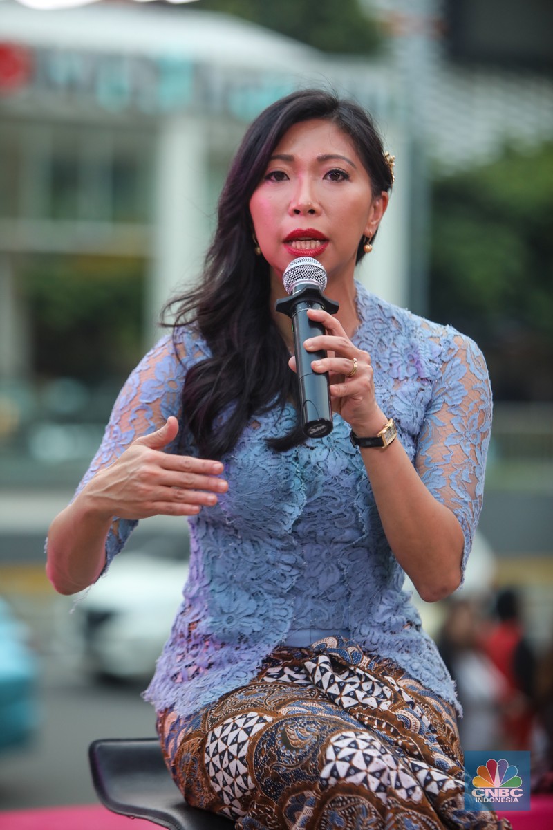 Direktur Utama Injourney, Maya Watono menyampaikan paparan dalam acara Top Women Fest CNBC Indonesia 2025 di Anjungan Sarinah, Jakarta, Sabtu (24/5/2025). (CNBC Indonesia/Faisal Rahman)