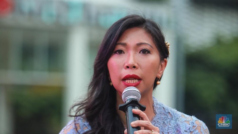 Direktur Utama Injourney, Maya Watono menyampaikan paparan dalam acara Top Women Fest CNBC Indonesia 2025 di Anjungan Sarinah, Jakarta, Sabtu (24/5/2025). (CNBC Indonesia/Faisal Rahman)