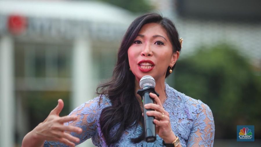 Direktur Utama Injourney, Maya Watono menyampaikan paparan dalam acara Top Women Fest CNBC Indonesia 2025 di Anjungan Sarinah, Jakarta, Sabtu (24/5/2025). (CNBC Indonesia/Faisal Rahman)