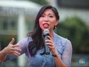 Maya Watono: Tak Hanya Bicara, Perempuan Berkarya & Mendobrak Batas
