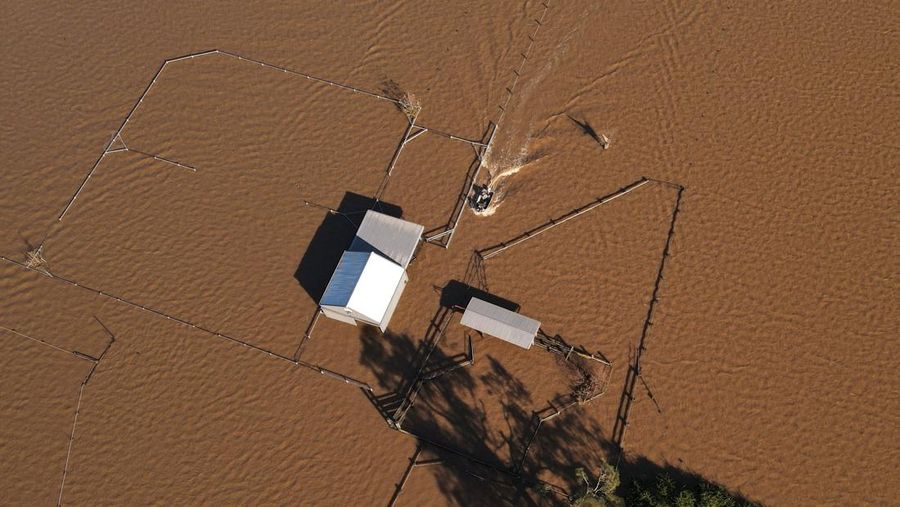 Foto udara menunjukkan daerah yang terendam banjir di dekat Sungai Hunter di Heatherbrae, Australia, Sabtu, (24/5/2025). (REUTERS/Hollie Adams) Foto udara menunjukkan daerah yang terendam banjir di dekat Sungai Hunter di Heatherbrae, Australia, Sabtu, (24/5/2025). (REUTERS/Hollie Adams)