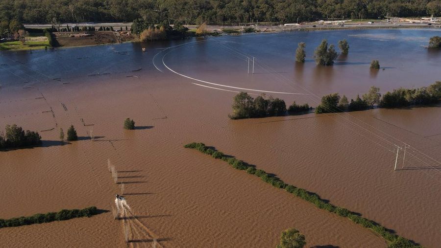 Foto udara menunjukkan daerah yang terendam banjir di dekat Sungai Hunter di Heatherbrae, Australia, Sabtu, (24/5/2025). (REUTERS/Hollie Adams) Foto udara menunjukkan daerah yang terendam banjir di dekat Sungai Hunter di Heatherbrae, Australia, Sabtu, (24/5/2025). (REUTERS/Hollie Adams)