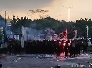 Kericuhan di Luar Stadion GBLA Warnai Laga Persib Vs Persis