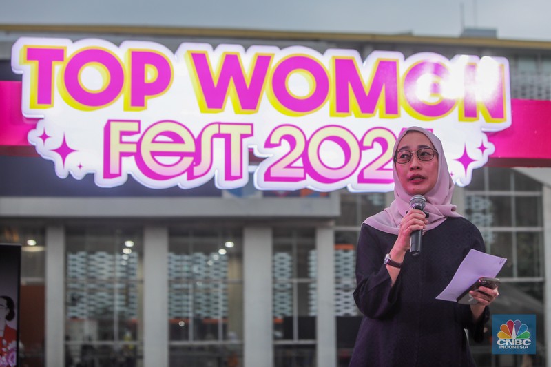 Ketua Komisi VI DPR RI, Anggia Ermarini menyampaikan paparan dalam acara Top Women Fest CNBC Indonesia 2025 di Anjungan Sarinah, Jakarta, Sabtu (24/5/2025). (CNBC Indonesia/Faisal Rahman) Ketua Komisi VI DPR RI, Anggia Ermarini menyampaikan paparan dalam acara Top Women Fest CNBC Indonesia 2025 di Anjungan Sarinah, Jakarta, Sabtu (24/5/2025). (CNBC Indonesia/Faisal Rahman)