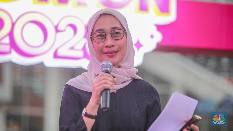 Ketua Komisi VI DPR RI, Anggia Ermarini menyampaikan paparan dalam acara Top Women Fest CNBC Indonesia 2025 di Anjungan Sarinah, Jakarta, Sabtu (24/5/2025). (CNBC Indonesia/Faisal Rahman)