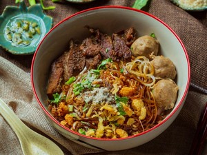 8 Resep Mie Pedas ala Restoran yang Bisa Dibuat di Rumah, Bikin Ketagihan!