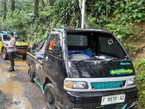 4 Orang Terluka dalam Kecelakaan Pikap Masuk Jurang di Bogor