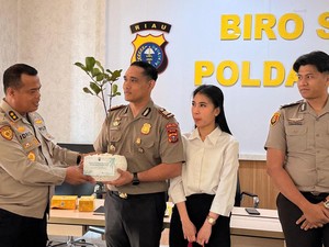 Kado Pernikahan Istimewa Polda Riau: Pohon Cinta untuk Pasangan Bhayangkara