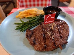 10 Steak Kaki Lima di Bawah Rp 100 Ribuan yang Empuk Juicy 10 Steak Kaki Lima di Bawah Rp 100 Ribuan yang Empuk Juicy