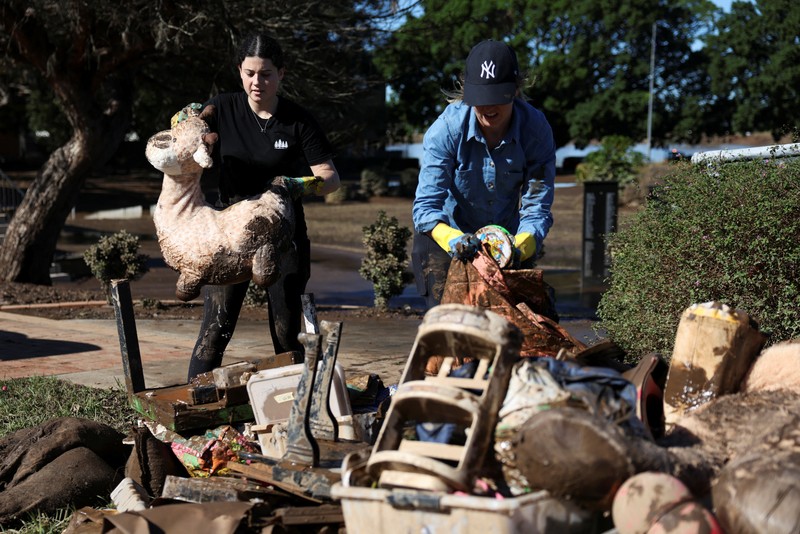 Foto udara menunjukkan daerah yang terendam banjir di dekat Sungai Hunter di Heatherbrae, Australia, Sabtu, (24/5/2025). (REUTERS/Hollie Adams)