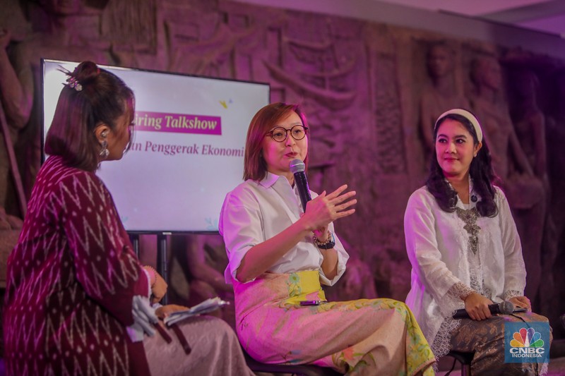 Direktur Utama Injourney, Maya Watono menyampaikan paparan dalam acara Top Women Fest CNBC Indonesia 2025 di Anjungan Sarinah, Jakarta, Sabtu (24/5/2025). (CNBC Indonesia/Faisal Rahman)