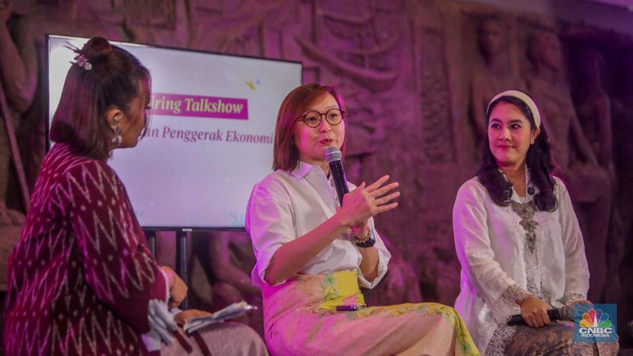 Direktur Utama Injourney, Maya Watono menyampaikan paparan dalam acara Top Women Fest CNBC Indonesia 2025 di Anjungan Sarinah, Jakarta, Sabtu (24/5/2025). (CNBC Indonesia/Faisal Rahman)