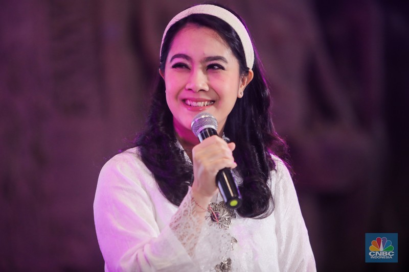 Foto bersama usai penyerahan penghargaan dalam acara Top Women Fest CNBC Indonesia 2025 di Sarinah, Jakarta, Sabtu (24/5/2025). (CNBC Indonesia/Faisal Rahman)