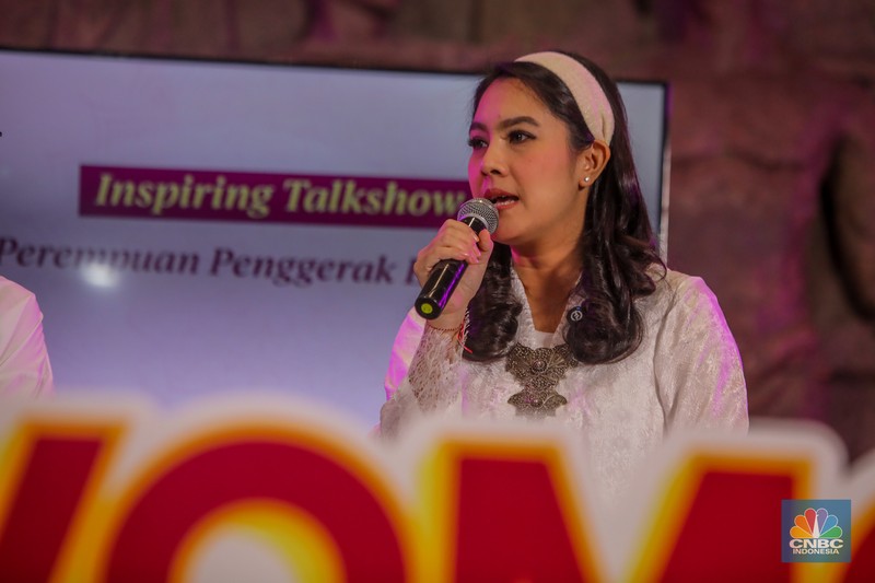 Direktur Utama Injourney, Maya Watono menyampaikan paparan dalam acara Top Women Fest CNBC Indonesia 2025 di Anjungan Sarinah, Jakarta, Sabtu (24/5/2025). (CNBC Indonesia/Faisal Rahman)