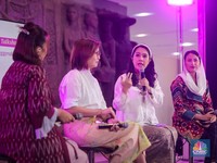 Benarkah di Balik Kesuksesan Karier Perempuan ada Peran Pasangan?