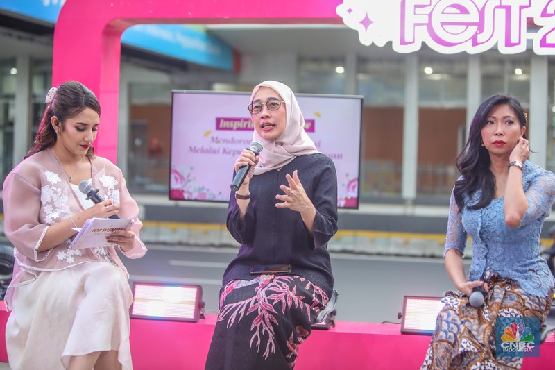 Ketua Komisi VI DPR RI, Anggia Ermarini menyampaikan paparan dalam acara Top Women Fest CNBC Indonesia 2025 di Anjungan Sarinah, Jakarta, Sabtu (24/5/2025). (CNBC Indonesia/Faisal Rahman) Ketua Komisi VI DPR RI, Anggia Ermarini menyampaikan paparan dalam acara Top Women Fest CNBC Indonesia 2025 di Anjungan Sarinah, Jakarta, Sabtu (24/5/2025). (CNBC Indonesia/Faisal Rahman)