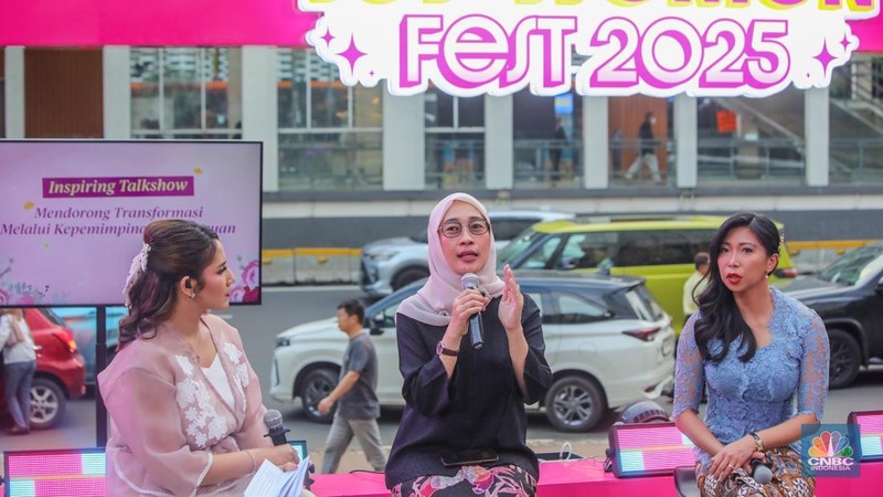 Ketua Komisi VI DPR RI, Anggia Ermarini menyampaikan paparan dalam acara Top Women Fest CNBC Indonesia 2025 di Anjungan Sarinah, Jakarta, Sabtu (24/5/2025). (CNBC Indonesia/Faisal Rahman)
