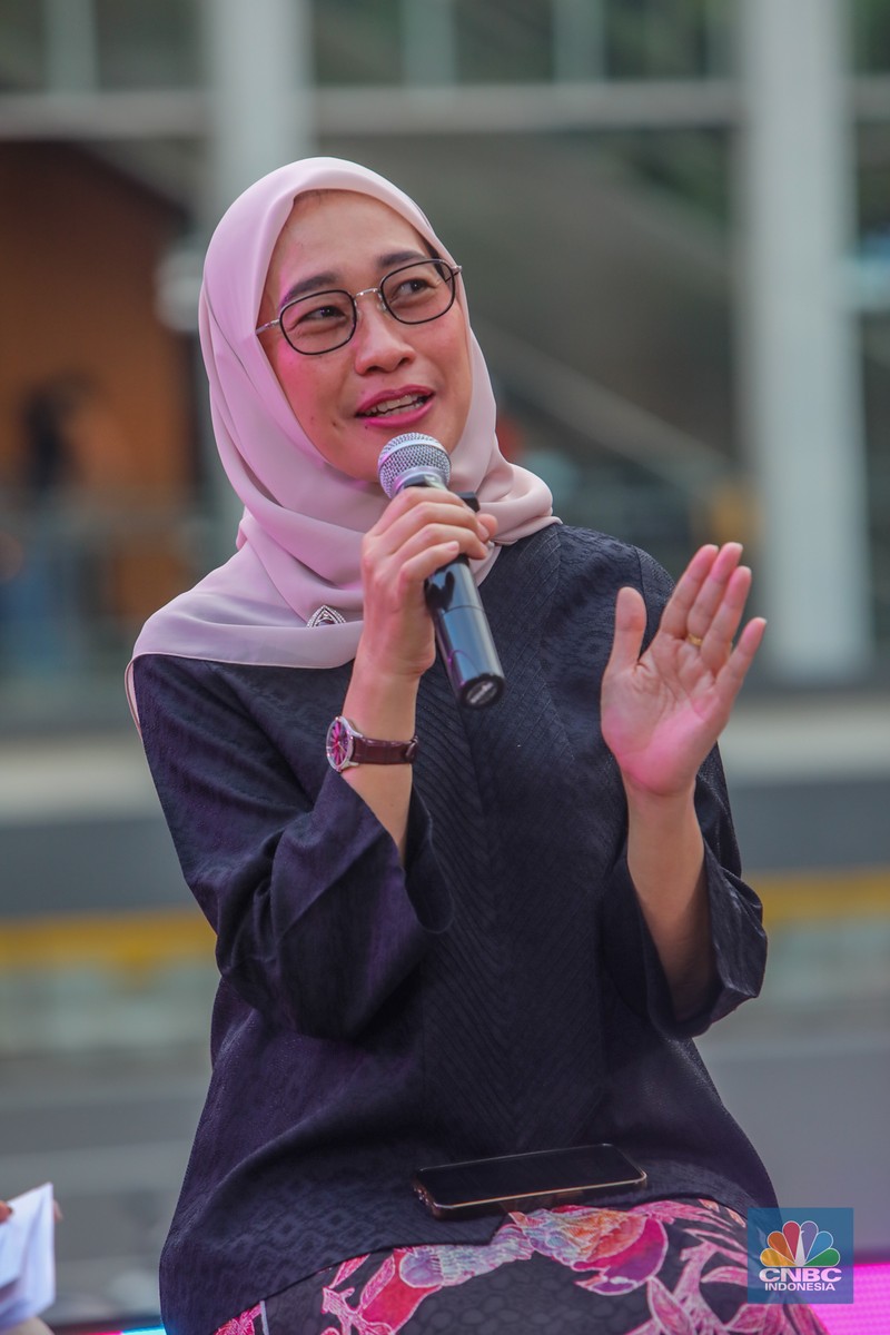 Ketua Komisi VI DPR RI, Anggia Ermarini menyampaikan paparan dalam acara Top Women Fest CNBC Indonesia 2025 di Anjungan Sarinah, Jakarta, Sabtu (24/5/2025). (CNBC Indonesia/Faisal Rahman) Ketua Komisi VI DPR RI, Anggia Ermarini menyampaikan paparan dalam acara Top Women Fest CNBC Indonesia 2025 di Anjungan Sarinah, Jakarta, Sabtu (24/5/2025). (CNBC Indonesia/Faisal Rahman)
