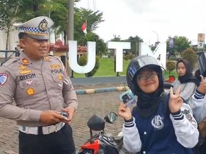 Disangka Razia, Ternyata Satlantas Bangkalan Bagi Kunci Ganda ke Mahasiswa