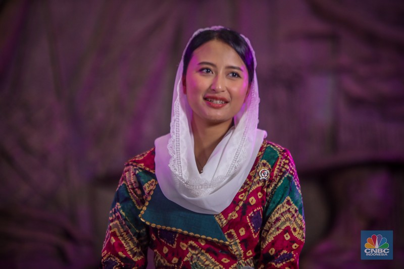 Foto bersama usai penyerahan penghargaan dalam acara Top Women Fest CNBC Indonesia 2025 di Sarinah, Jakarta, Sabtu (24/5/2025). (CNBC Indonesia/Faisal Rahman)