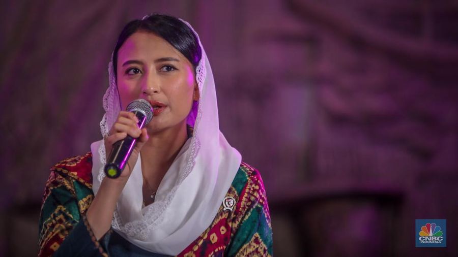 Direktur Utama Injourney, Maya Watono menyampaikan paparan dalam acara Top Women Fest CNBC Indonesia 2025 di Anjungan Sarinah, Jakarta, Sabtu (24/5/2025). (CNBC Indonesia/Faisal Rahman)