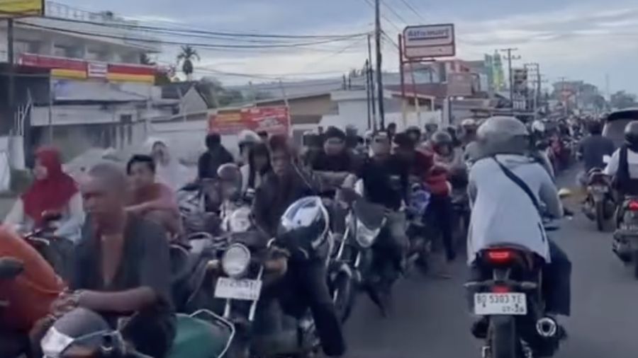 Antrean BBM di Bengkulu. (Instragram/bengkuluinfo)