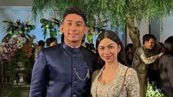Gaya Ariel Tatum Kondangan Bareng Daffa Wardhana, Tampil Sederhana Berkebaya