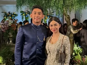 Gaya Ariel Tatum Kondangan Bareng Daffa Wardhana, Tampil Sederhana Berkebaya
