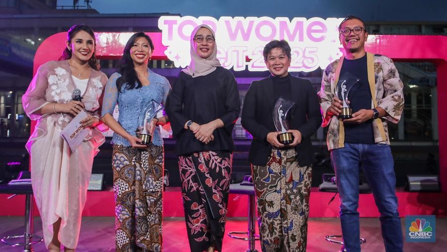 Direktur Utama Injourney, Maya Watono menyampaikan paparan dalam acara Top Women Fest CNBC Indonesia 2025 di Anjungan Sarinah, Jakarta, Sabtu (24/5/2025). (CNBC Indonesia/Faisal Rahman) Direktur Utama Injourney, Maya Watono menyampaikan paparan dalam acara Top Women Fest CNBC Indonesia 2025 di Anjungan Sarinah, Jakarta, Sabtu (24/5/2025). (CNBC Indonesia/Faisal Rahman)