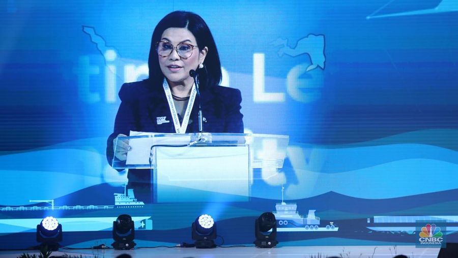 Ketua DPP INSA, Carmelita Hartoto menyampaikan sambutan saat menghadiri pembukaan Indonesia Maritimr Week 2025 di Jakarta International Convention Centre (JICC), Senayan, Jakarta, Senin (26/5/2025). (CNBC Indonesia/Tri Susilo)