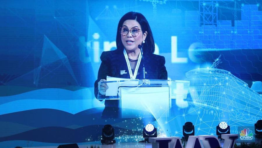 Ketua DPP INSA, Carmelita Hartoto menyampaikan sambutan saat menghadiri pembukaan Indonesia Maritimr Week 2025 di Jakarta International Convention Centre (JICC), Senayan, Jakarta, Senin (26/5/2025). (CNBC Indonesia/Tri Susilo)