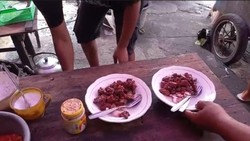 Muslim Perlu Cermat! 4 Makanan Nonhalal Ini Banyak Dijajakan di Solo