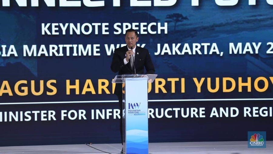 Menteri Koordinator Bidang Infrastruktur dan Pembangunan Kewilayahan, Agus Harimurti Yudhoyono menyampaikan sambutan saat menghadiri pembukaan Indonesia Maritimr Week 2025 di Jakarta International Convention Centre (JICC), Senayan, Jakarta, Senin (26/5/2025). (CNBC Indonesia/Tri Susilo)