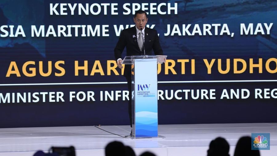 Menteri Koordinator Bidang Infrastruktur dan Pembangunan Kewilayahan, Agus Harimurti Yudhoyono menyampaikan sambutan saat menghadiri pembukaan Indonesia Maritimr Week 2025 di Jakarta International Convention Centre (JICC), Senayan, Jakarta, Senin (26/5/2025). (CNBC Indonesia/Tri Susilo)