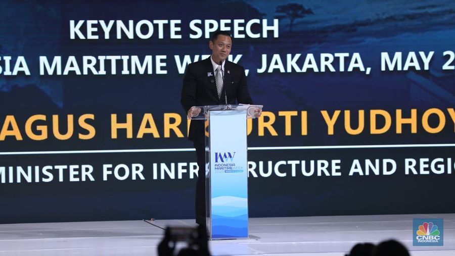 Menteri Koordinator Bidang Infrastruktur dan Pembangunan Kewilayahan, Agus Harimurti Yudhoyono menyampaikan sambutan saat menghadiri pembukaan Indonesia Maritimr Week 2025 di Jakarta International Convention Centre (JICC), Senayan, Jakarta, Senin (26/5/2025). (CNBC Indonesia/Tri Susilo)