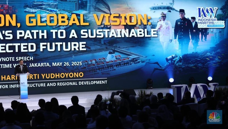 Menteri Koordinator Bidang Infrastruktur dan Pembangunan Kewilayahan, Agus Harimurti Yudhoyono saat menghadiri pembukaan Indonesia Maritimr Week 2025 di Jakarta International Convention Centre (JICC), Senayan, Jakarta, Senin (26/5/2025). (CNBC Indonesia/Tri Susilo)