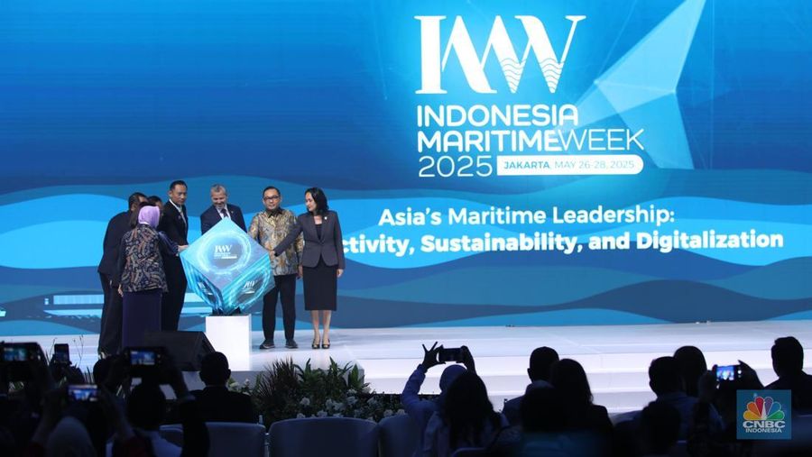 Menteri Koordinator Bidang Infrastruktur dan Pembangunan Kewilayahan, Agus Harimurti Yudhoyono saat menghadiri pembukaan Indonesia Maritimr Week 2025 di Jakarta International Convention Centre (JICC), Senayan, Jakarta, Senin (26/5/2025). (CNBC Indonesia/Tri Susilo)