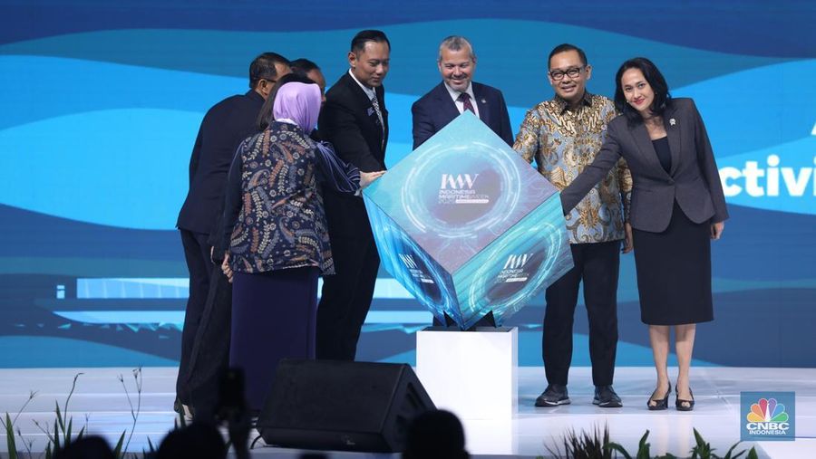 Menteri Koordinator Bidang Infrastruktur dan Pembangunan Kewilayahan, Agus Harimurti Yudhoyono saat menghadiri pembukaan Indonesia Maritimr Week 2025 di Jakarta International Convention Centre (JICC), Senayan, Jakarta, Senin (26/5/2025). (CNBC Indonesia/Tri Susilo)