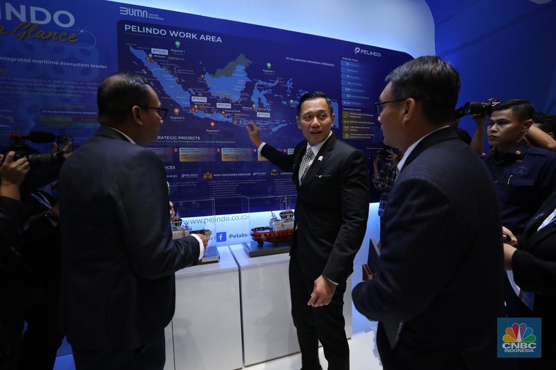 Menteri Koordinator Bidang Infrastruktur dan Pembangunan Kewilayahan, Agus Harimurti Yudhoyono saat menghadiri pembukaan Indonesia Maritimr Week 2025 di Jakarta International Convention Centre (JICC), Senayan, Jakarta, Senin (26/5/2025). (CNBC Indonesia/Tri Susilo)