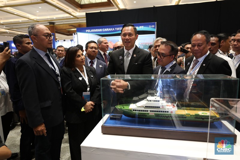 Menteri Koordinator Bidang Infrastruktur dan Pembangunan Kewilayahan, Agus Harimurti Yudhoyono saat menghadiri pembukaan Indonesia Maritimr Week 2025 di Jakarta International Convention Centre (JICC), Senayan, Jakarta, Senin (26/5/2025). (CNBC Indonesia/Tri Susilo)