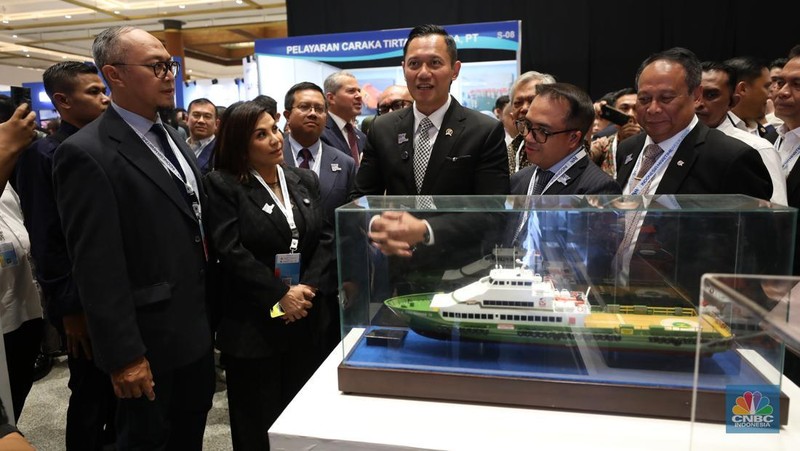 Menteri Koordinator Bidang Infrastruktur dan Pembangunan Kewilayahan, Agus Harimurti Yudhoyono saat menghadiri pembukaan Indonesia Maritimr Week 2025 di Jakarta International Convention Centre (JICC), Senayan, Jakarta, Senin (26/5/2025). (CNBC Indonesia/Tri Susilo)