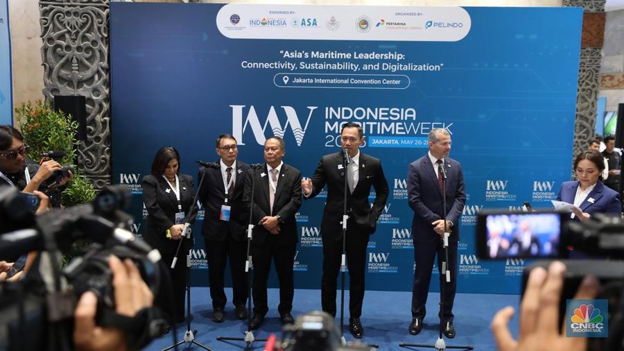 Menteri Koordinator Bidang Infrastruktur dan Pembangunan Kewilayahan, Agus Harimurti Yudhoyono saat menghadiri pembukaan Indonesia Maritimr Week 2025 di Jakarta International Convention Centre (JICC), Senayan, Jakarta, Senin (26/5/2025). (CNBC Indonesia/Tri Susilo)