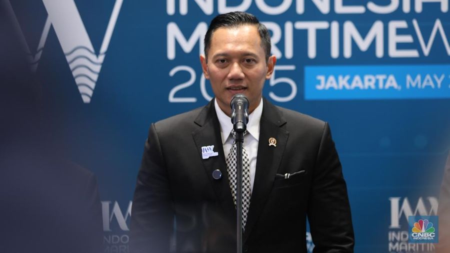 Menteri Koordinator Bidang Infrastruktur dan Pembangunan Kewilayahan, Agus Harimurti Yudhoyono saat menghadiri pembukaan Indonesia Maritimr Week 2025 di Jakarta International Convention Centre (JICC), Senayan, Jakarta, Senin (26/5/2025). (CNBC Indonesia/Tri Susilo)