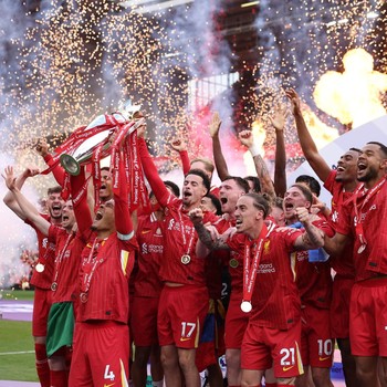 Momen Liverpool Angkat Trofi ke-20 Liga Inggris, Anfield Bergemuruh!