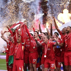 Momen Liverpool Angkat Trofi ke-20 Liga Inggris, Anfield Bergemuruh!