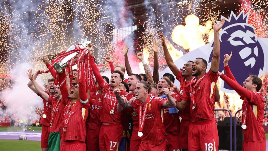 Pemain Liverpool merayakan gelar juara Liga Primer Inggris di Stadion Andfiled, Liverpool, Inggris, MInggu (25/5/2025). (REUTERS/Phil Noble)