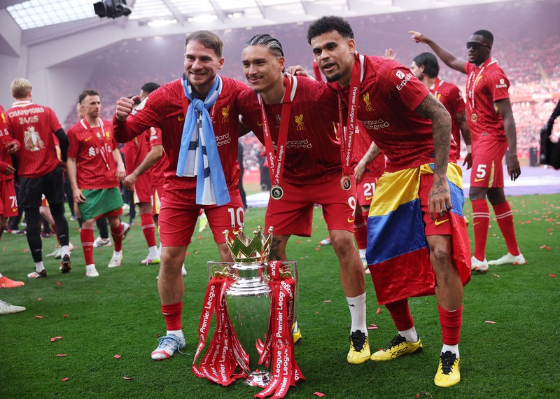 Pemain Liverpool merayakan gelar juara Liga Primer Inggris di Stadion Andfiled, Liverpool, Inggris, MInggu (25/5/2025). (REUTERS/Phil Noble) Pemain Liverpool merayakan gelar juara Liga Primer Inggris di Stadion Andfiled, Liverpool, Inggris, MInggu (25/5/2025). (REUTERS/Phil Noble)