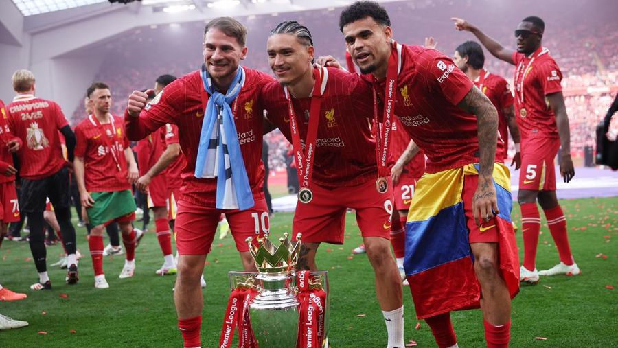 Pemain Liverpool merayakan gelar juara Liga Primer Inggris di Stadion Andfiled, Liverpool, Inggris, MInggu (25/5/2025). (REUTERS/Phil Noble)