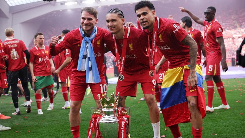 Pemain Liverpool merayakan gelar juara Liga Primer Inggris di Stadion Andfiled, Liverpool, Inggris, MInggu (25/5/2025). (REUTERS/Phil Noble)